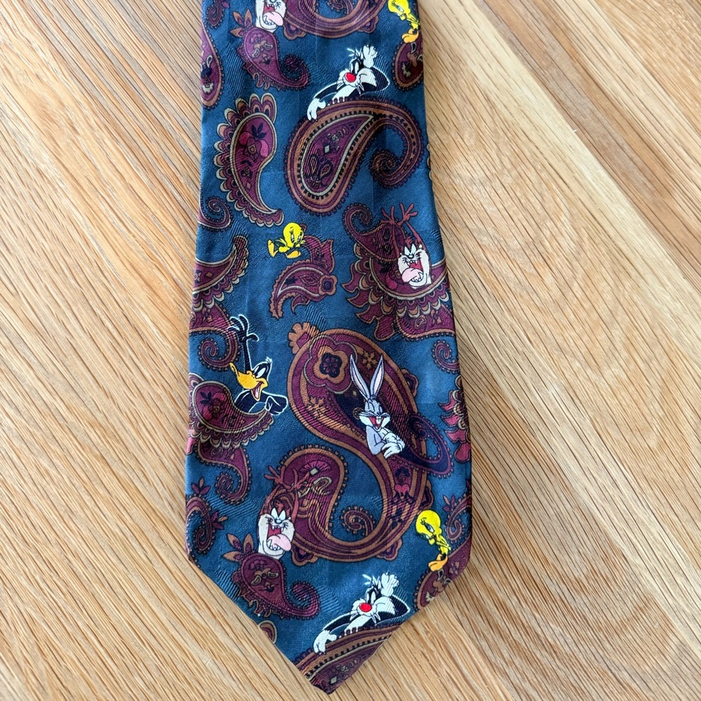 Vintage Six Flags Looney Tunes Neck Tie 100% Silk Tweetie Bird Taz Bugs Bunny